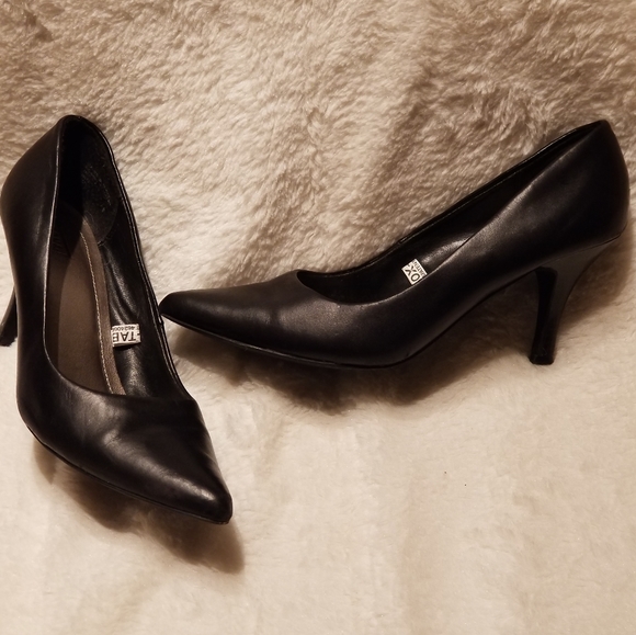 Merona Shoes - Merona leather pumps